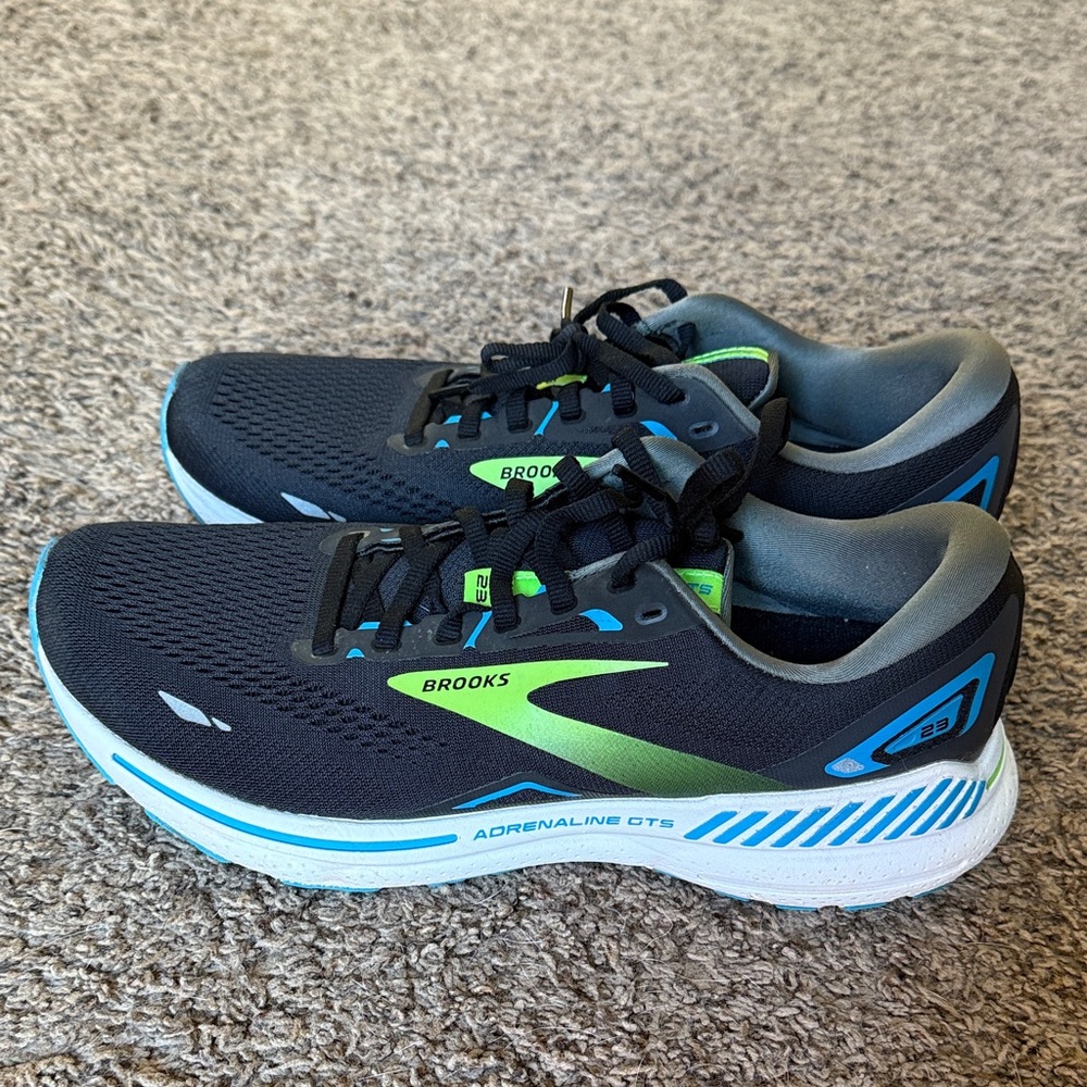 Brooks Adrenaline 23 Men's running shoes, Sz. 9 perfect condition